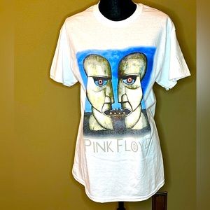 Pink Floyd short sleeve T-shirt. NWOT Size Medium UNISEX